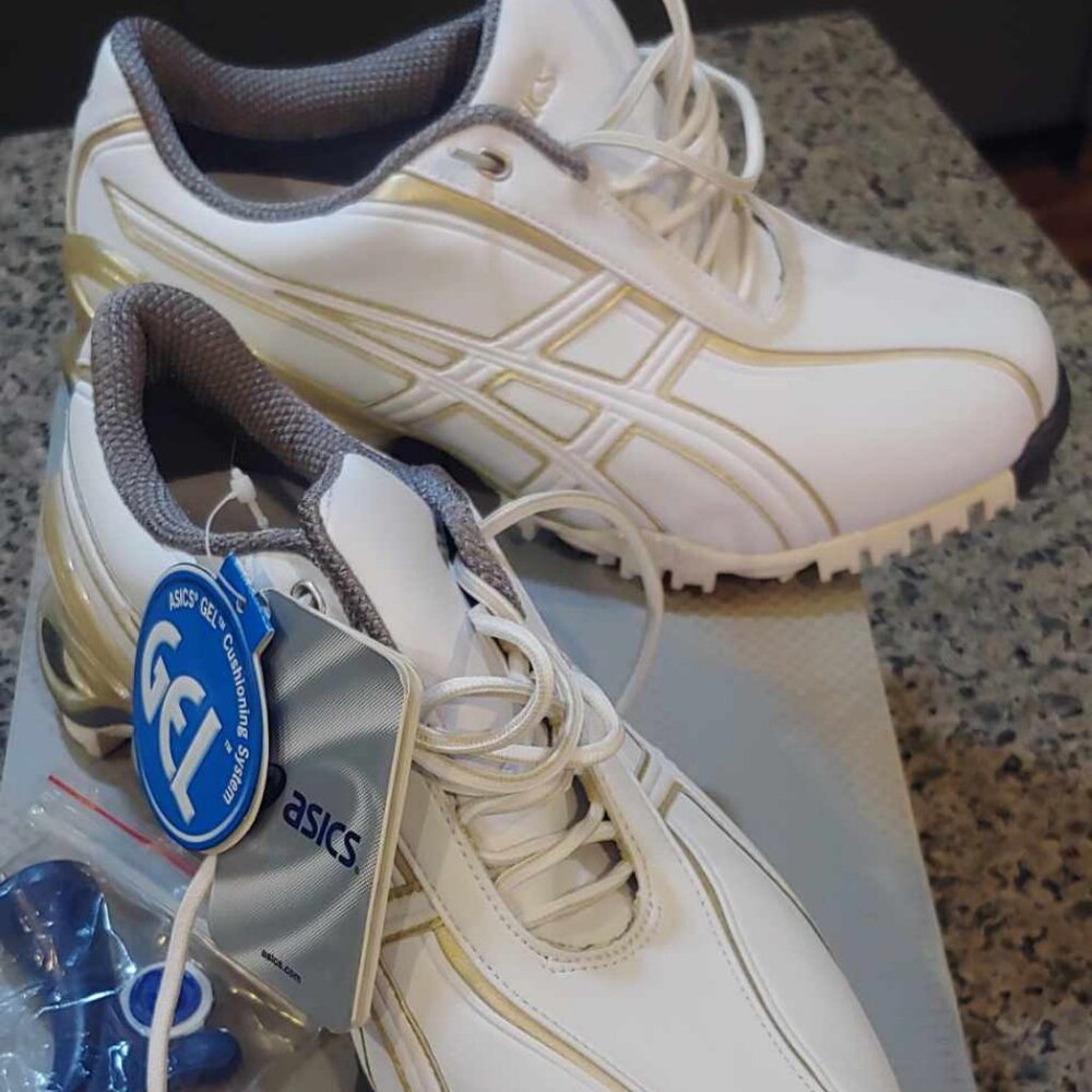 Ladies Asics GEL GOLF Shoes in White and Champagne color 8.5 - 9